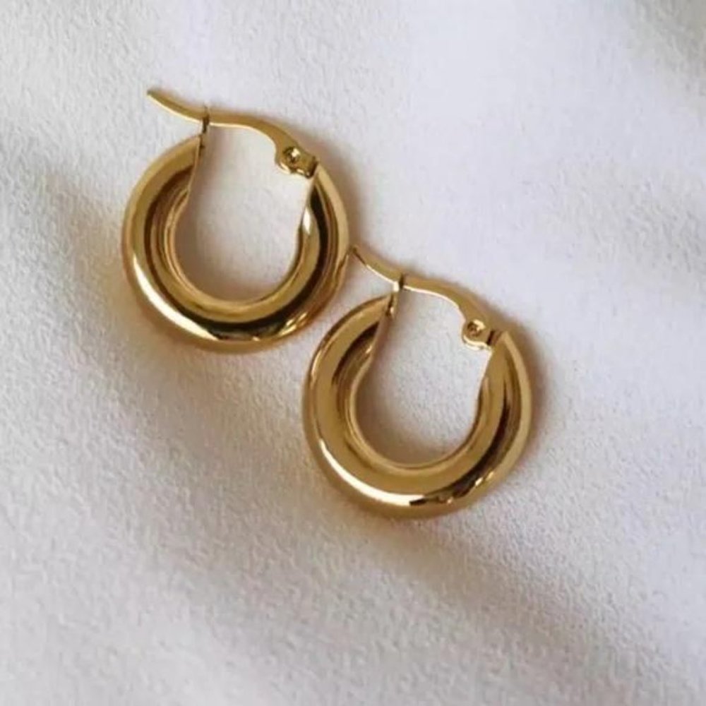 NEW 18K GOLD CHUNKY HOOP EARRINGS, NICE EARRINGS, CUTE EARRINGS - Picture 4 of 4